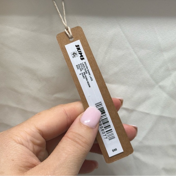 SKIMS skims woven shine lace robe ivory - Picture 6 of 7